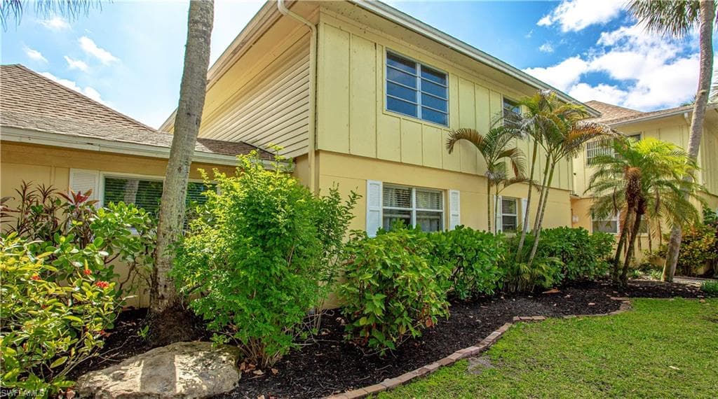1201 Solana Rd 9, Naples, FL 34103-4