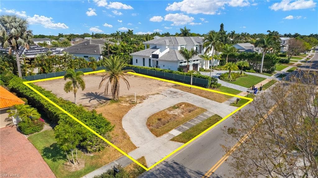 3670 Crayton Rd, Naples, FL 34103-9