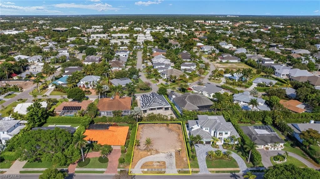 3670 Crayton Rd, Naples, FL 34103-17