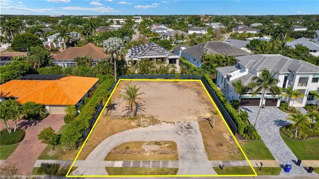 3670 Crayton Rd, Naples, FL 34103-1