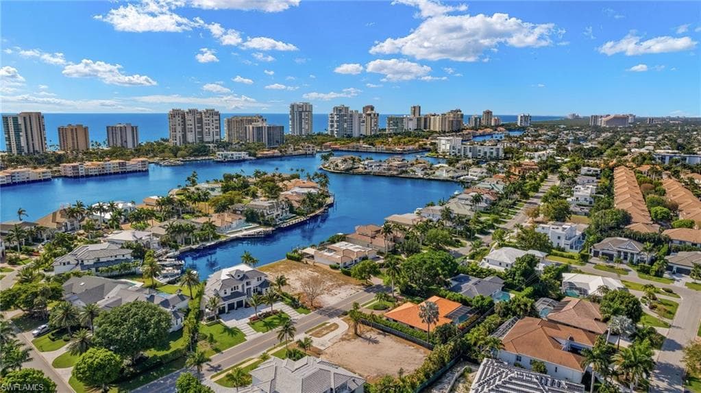 3670 Crayton Rd, Naples, FL 34103-20