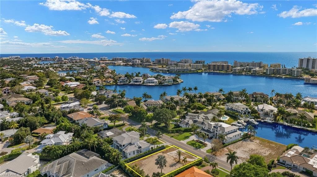 3670 Crayton Rd, Naples, FL 34103-23