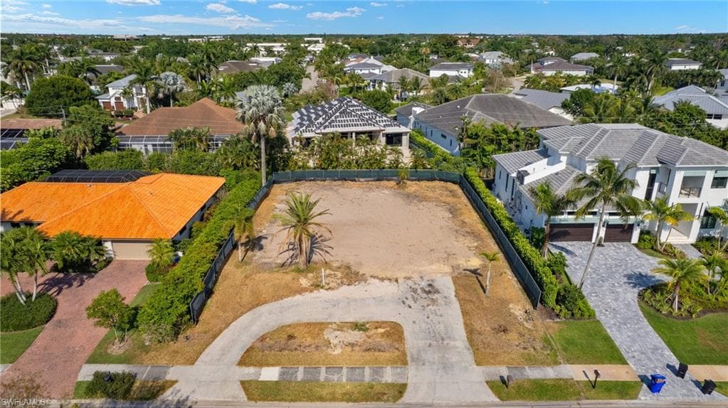 3670 Crayton Rd, Naples, FL 34103-3