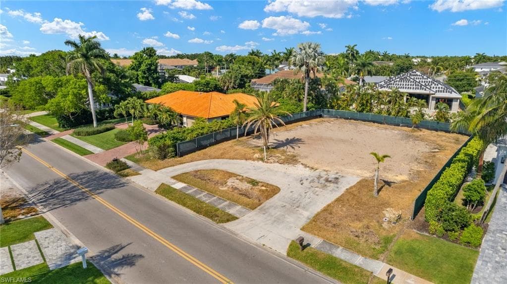 3670 Crayton Rd, Naples, FL 34103-6