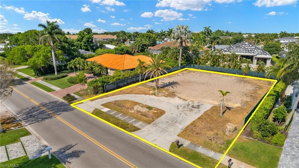 3670 Crayton Rd, Naples, FL 34103-7