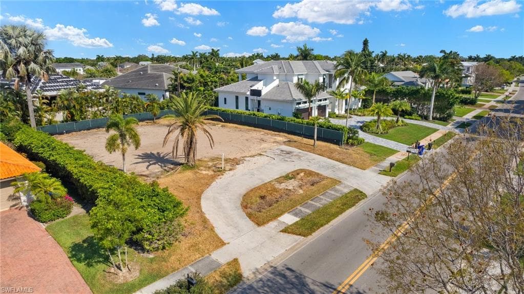 3670 Crayton Rd, Naples, FL 34103-8