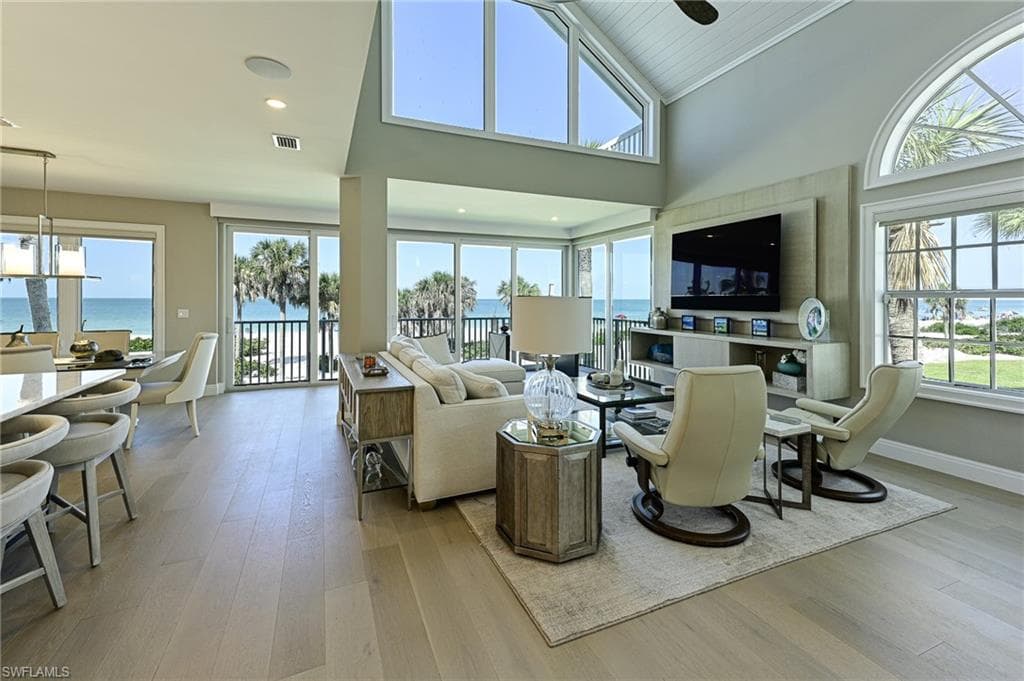 143 Barefoot Cir 5, Bonita Springs, FL 34134-2