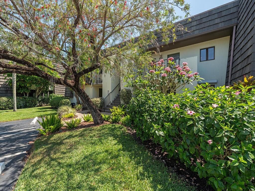 1636 Spoonbill Ln B, Naples, FL 34105-1