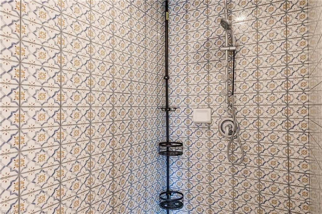 528 111th Ave N, Naples, FL 34108-20