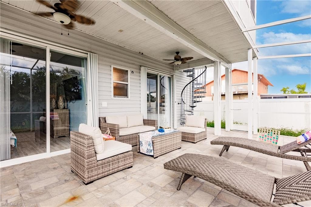 528 111th Ave N, Naples, FL 34108-34