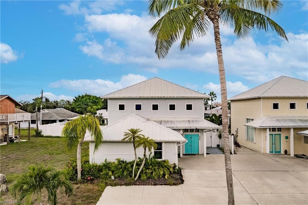 528 111th Ave N, Naples, FL 34108-40