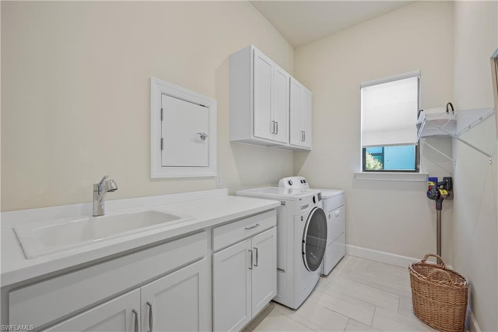 2048 Yellowfin Cir, Naples, FL 34114-21
