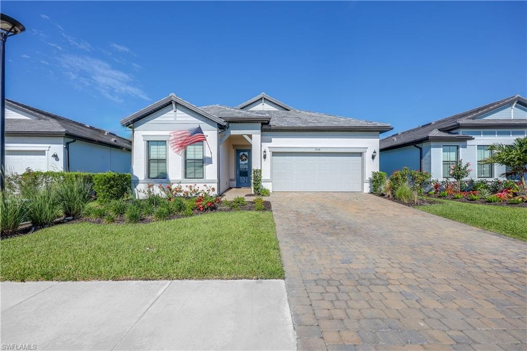 2048 Yellowfin Cir, Naples, FL 34114-1