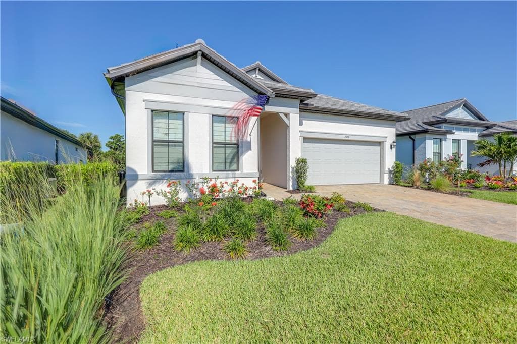 2048 Yellowfin Cir, Naples, FL 34114-2