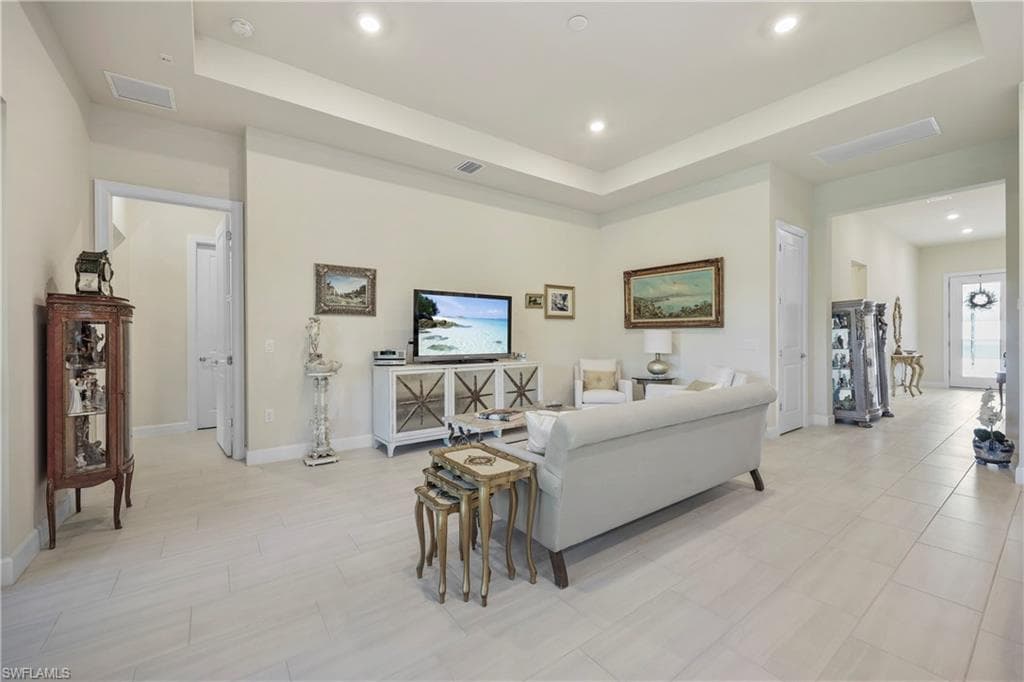 2048 Yellowfin Cir, Naples, FL 34114-5
