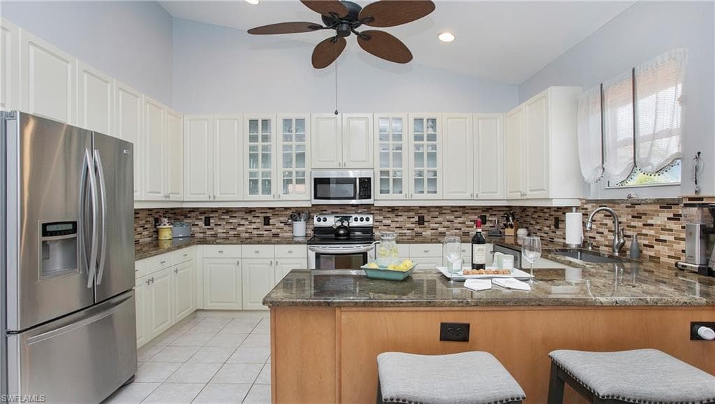 6805 Huntington Lakes Cir 201, Naples, FL 34119-4