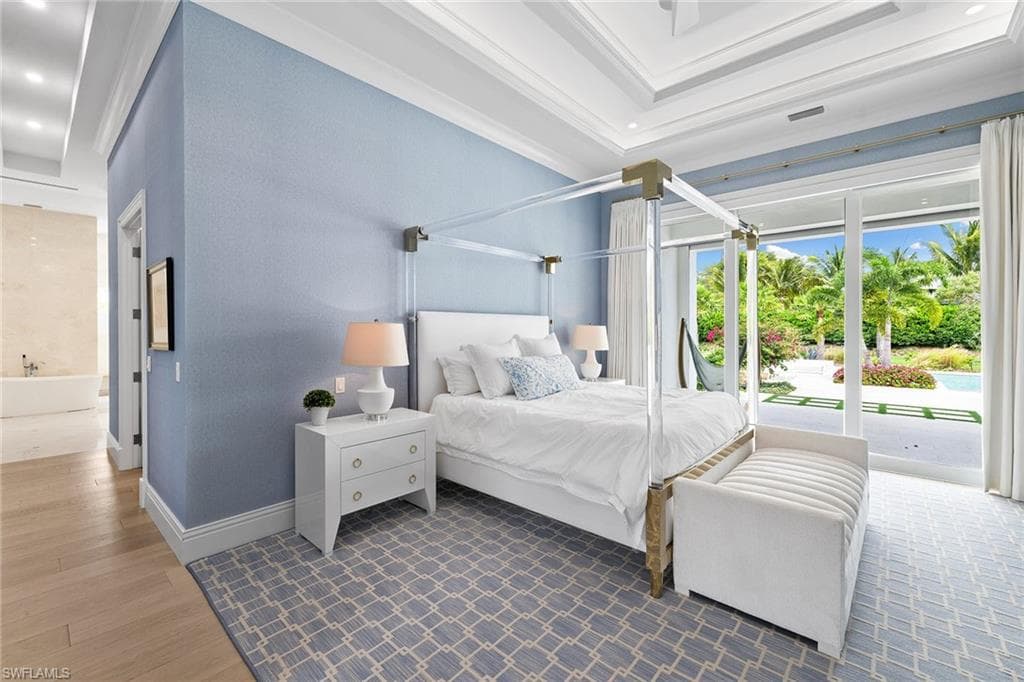 188 West St, Naples, FL 34108-16