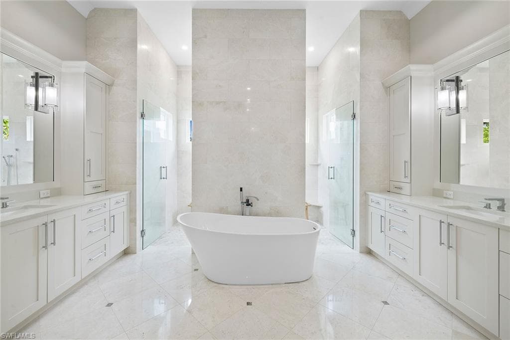 188 West St, Naples, FL 34108-17