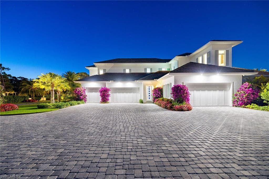 188 West St, Naples, FL 34108-5