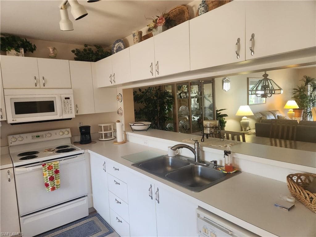 1001 Eastham Way C102, Naples, FL 34104-7
