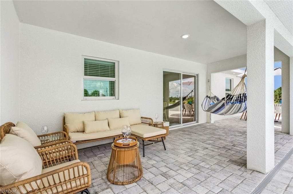 2305 27th Ave, Cape Coral, FL 33993-32