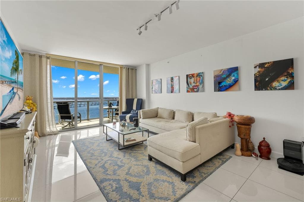 3000 Oasis Grand Blvd 3002, Fort Myers, FL 33916-3