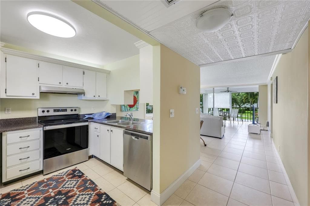 1057 Forest Lakes Dr 1209, Naples, FL 34105-11