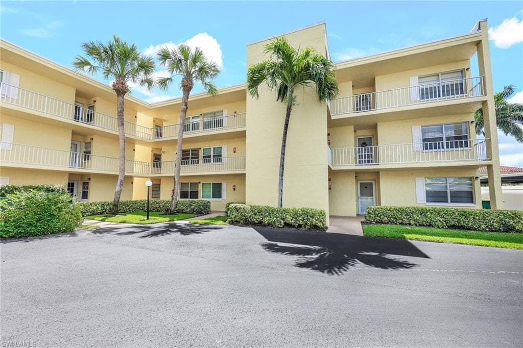 1057 Forest Lakes Dr 1209, Naples, FL 34105-30