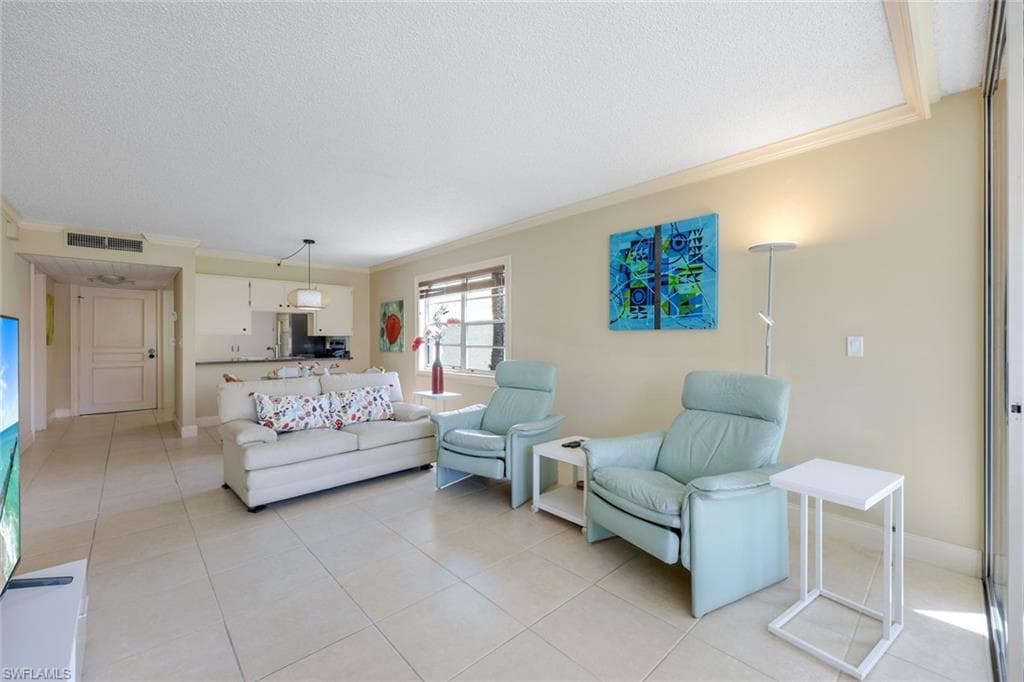 1057 Forest Lakes Dr 1209, Naples, FL 34105-4