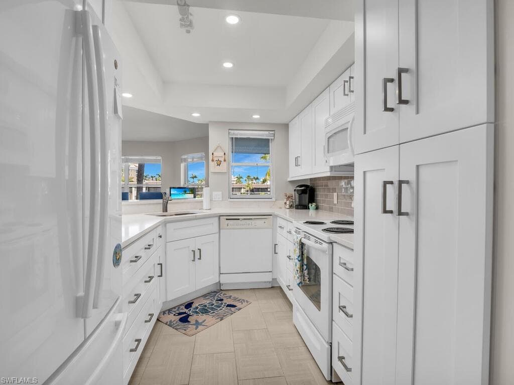900 Collier Ct 106, Marco Island, FL 34145-18