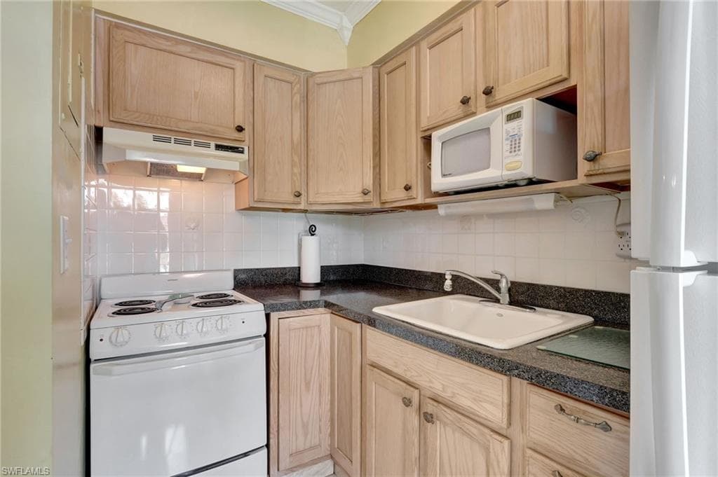 130 Collier Blvd D9, Marco Island, FL 34145-18