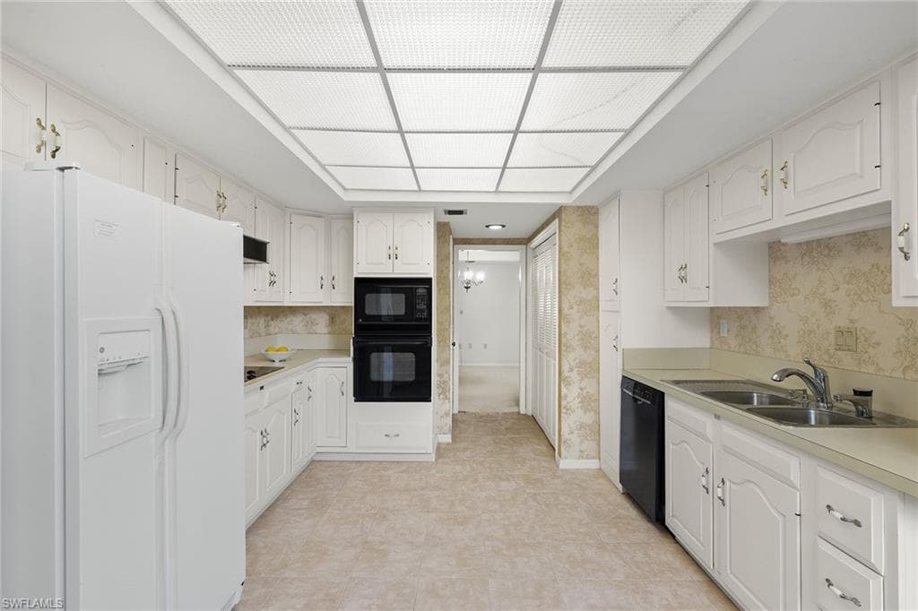 6075 Pelican Bay Blvd 104, Naples, FL 34108-16