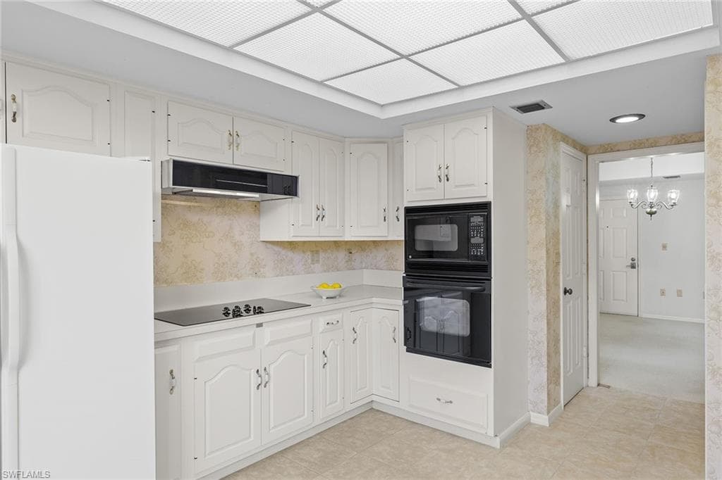 6075 Pelican Bay Blvd 104, Naples, FL 34108-17