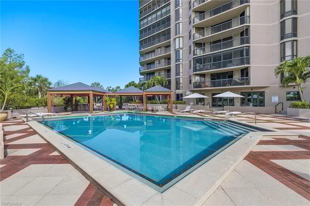 6075 Pelican Bay Blvd 104, Naples, FL 34108-3
