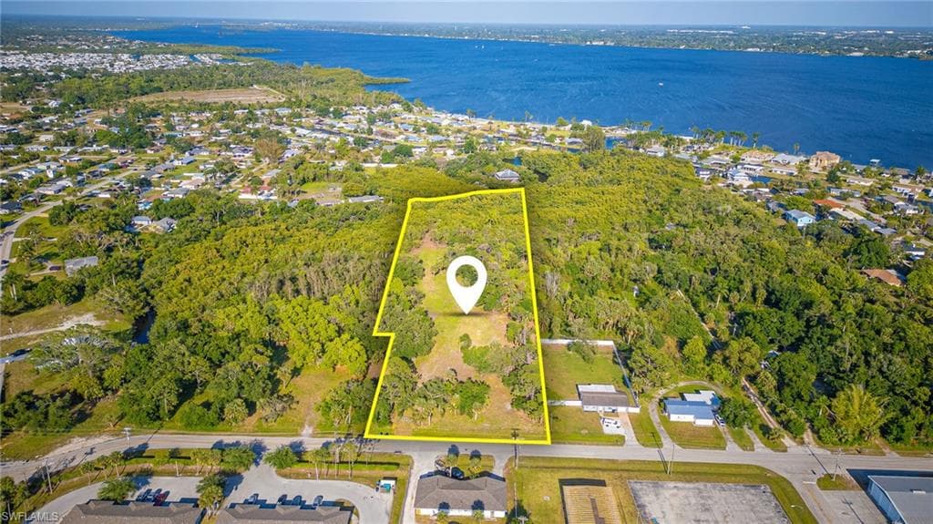 1350 Lavin Ln, North Fort Myers, FL 33917-1