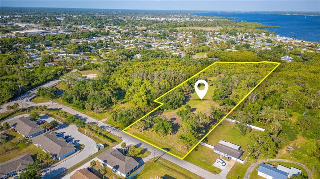 1350 Lavin Ln, North Fort Myers, FL 33917-3