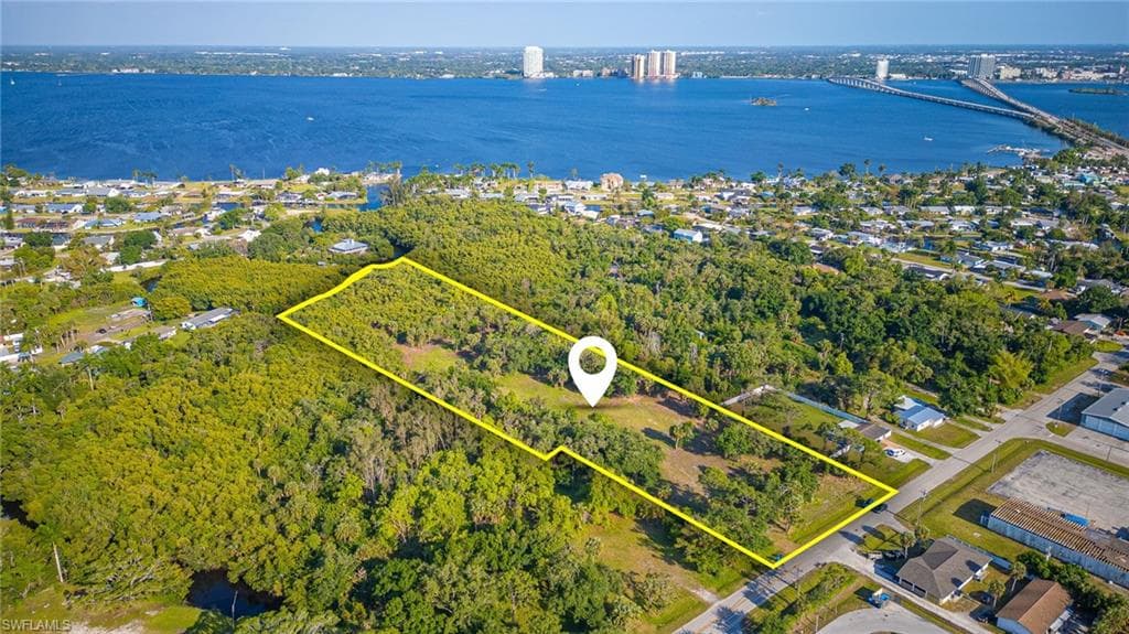 1350 Lavin Ln, North Fort Myers, FL 33917-5