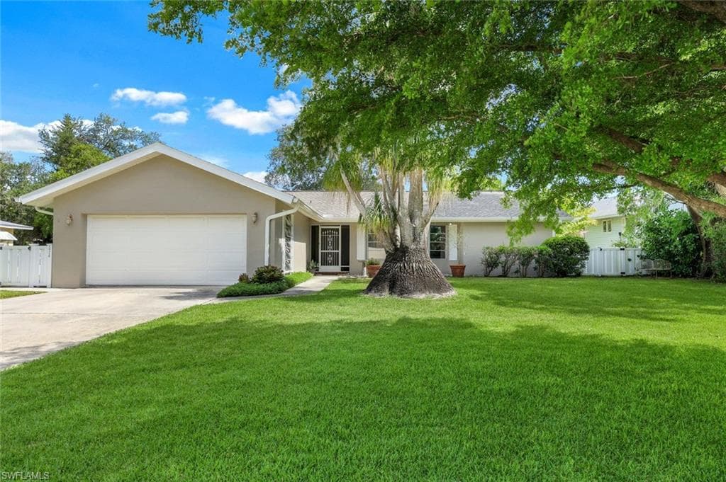10320 River Dr, Bonita Springs, FL 34135-2