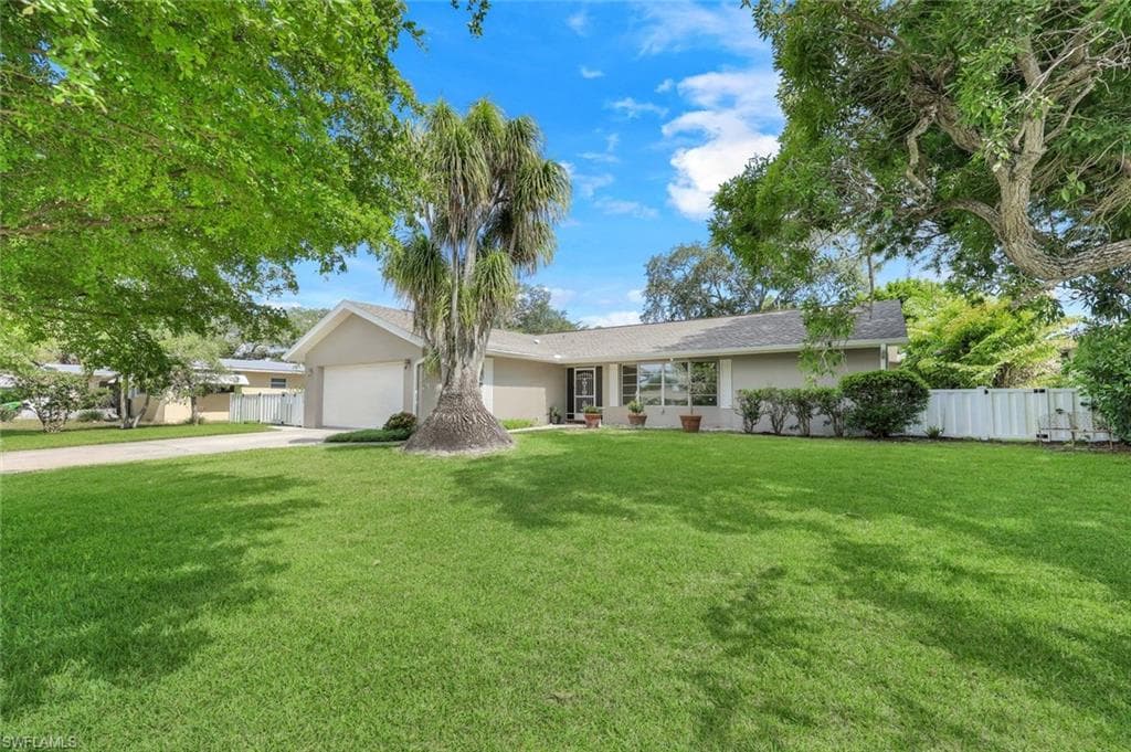 10320 River Dr, Bonita Springs, FL 34135-32