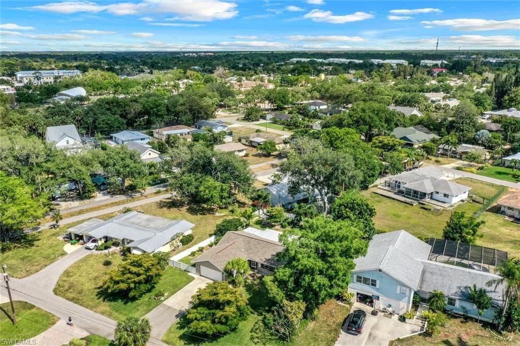 10320 River Dr, Bonita Springs, FL 34135-36