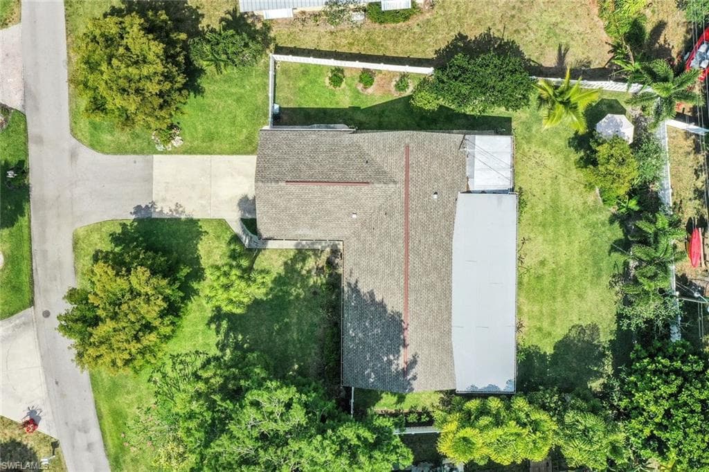 10320 River Dr, Bonita Springs, FL 34135-37