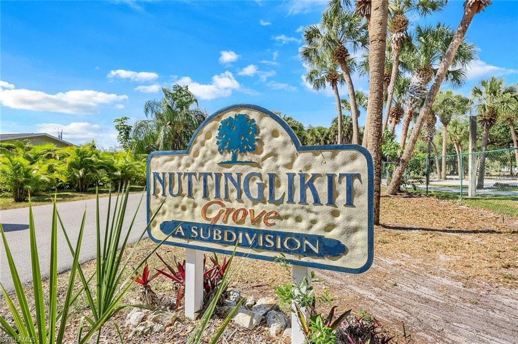 10320 River Dr, Bonita Springs, FL 34135-40