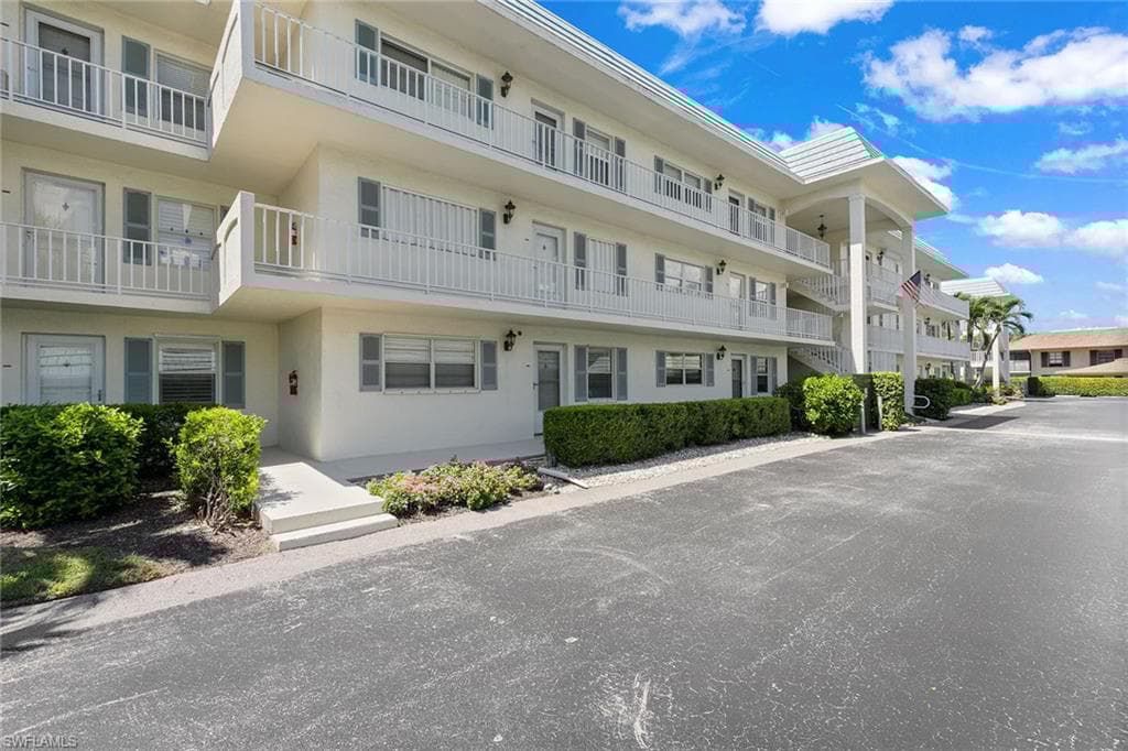3055 Riviera Dr 103, Naples, FL 34103-19