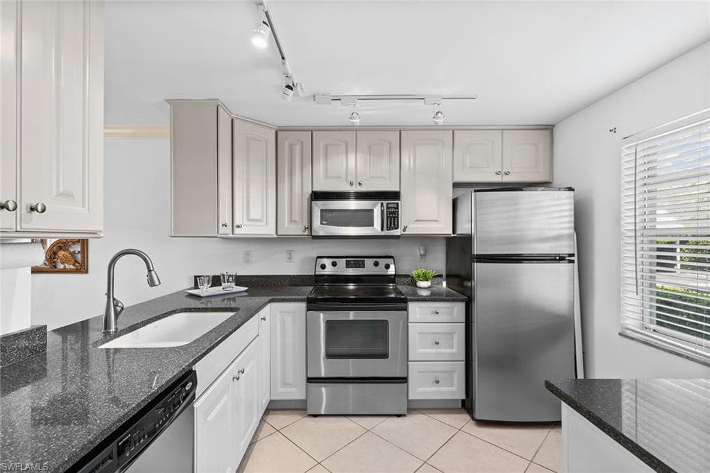 3055 Riviera Dr 103, Naples, FL 34103-4