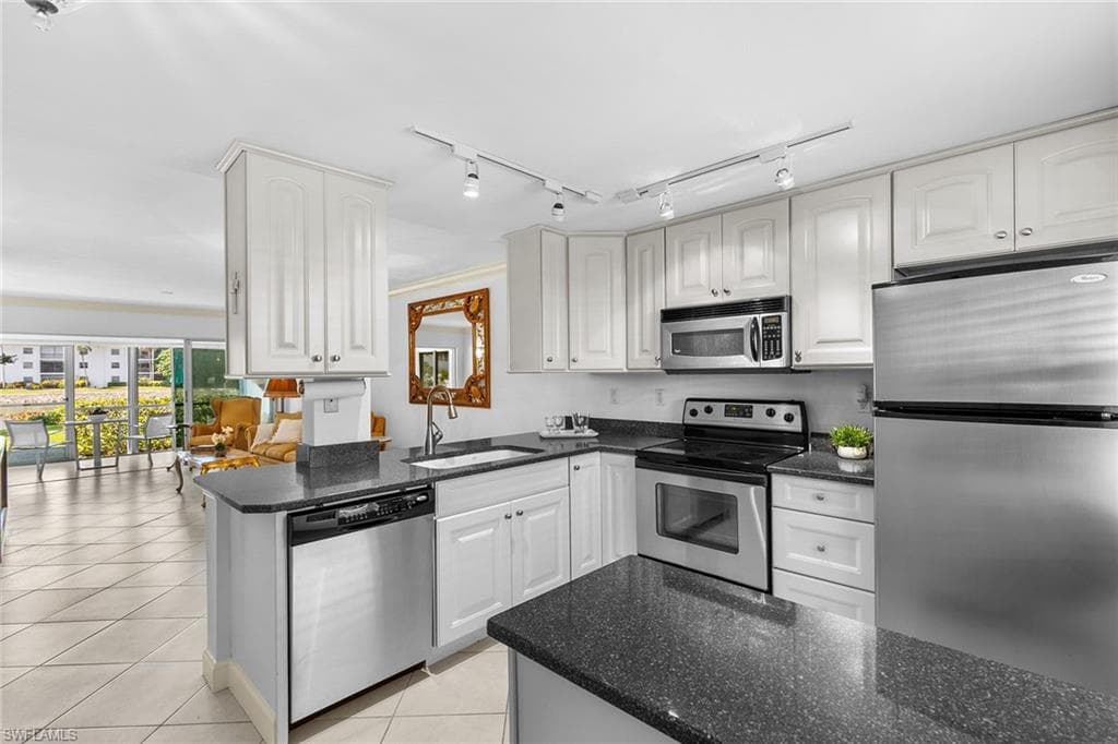 3055 Riviera Dr 103, Naples, FL 34103-5