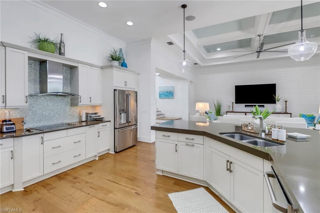 5166 Andros Dr, Naples, FL 34113-7