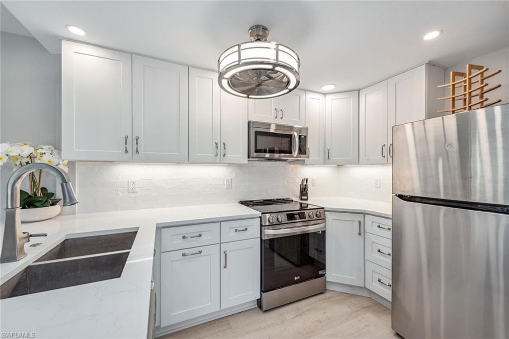 330 Kon Tiki Dr G7, Naples, FL 34113-9