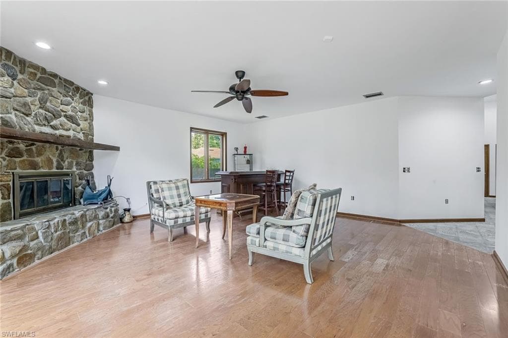 5752 Bur Oaks Ln, Naples, FL 34119-10