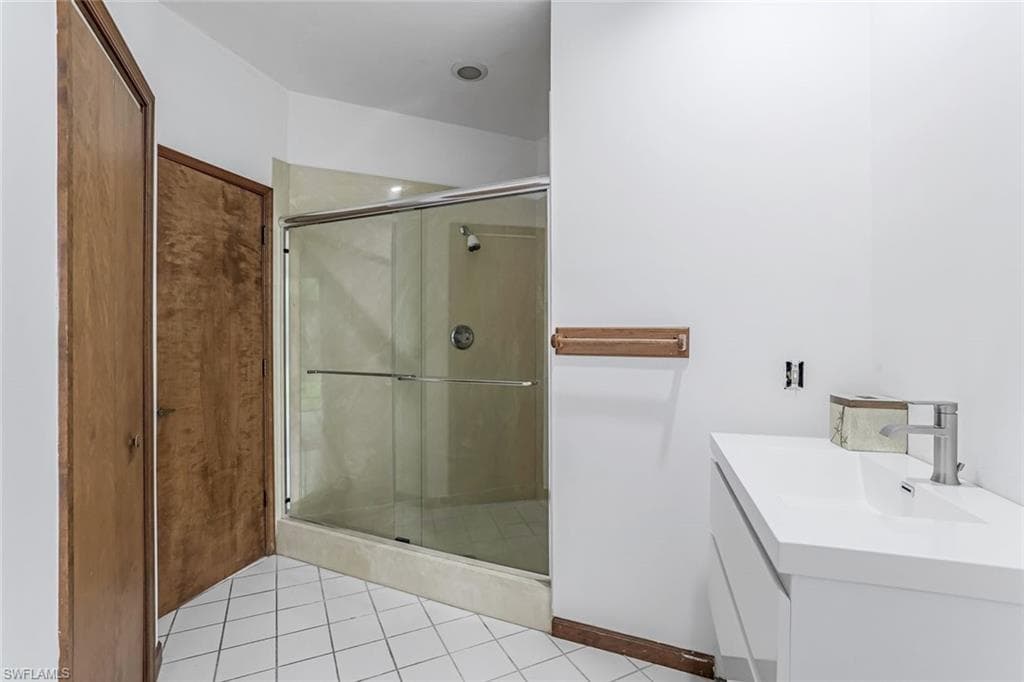 5752 Bur Oaks Ln, Naples, FL 34119-18