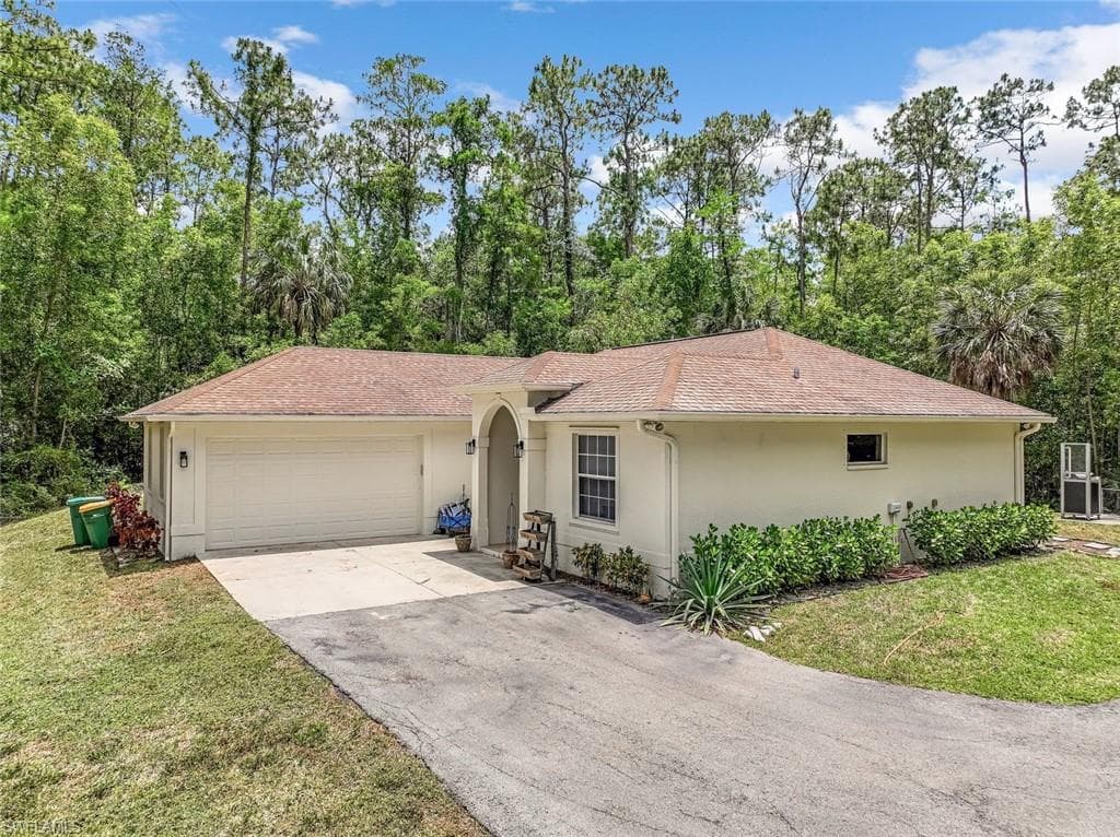 5752 Bur Oaks Ln, Naples, FL 34119-35